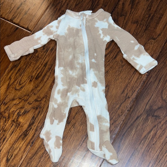 Spearmintlove Other - Adorable Tan and White Kids Footie